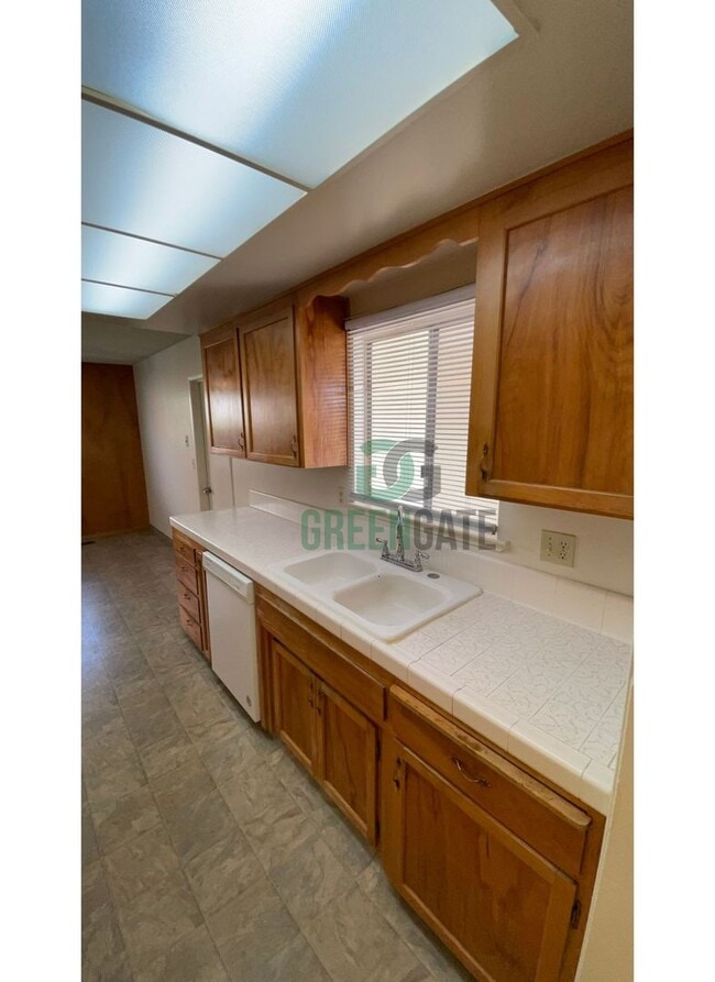 Building Photo - 925 Charleston Ave