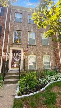 Building Photo - 1302 Wilcox Ave