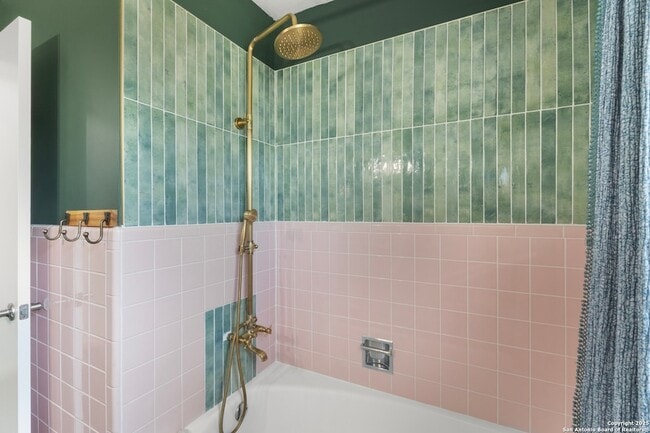 Building Photo - 1228 Rivercrest Dr