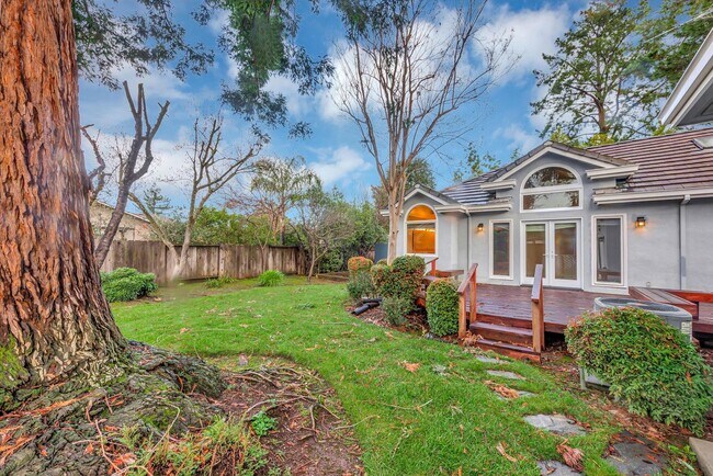 Building Photo - 954 Russell Ave