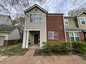Building Photo - 738 Walnut Woods Cove N