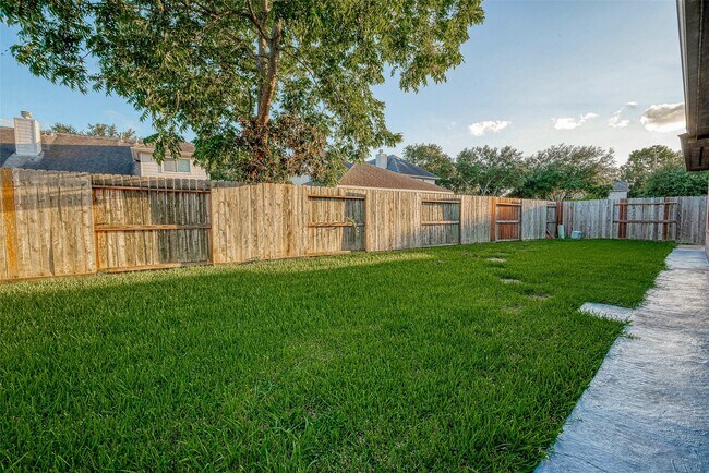 Building Photo - 1419 Kyle Hill Ln