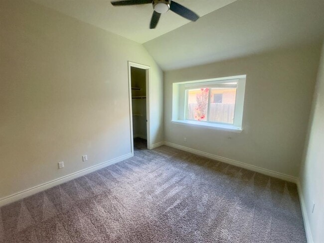 Building Photo - 150 Summer Pointe