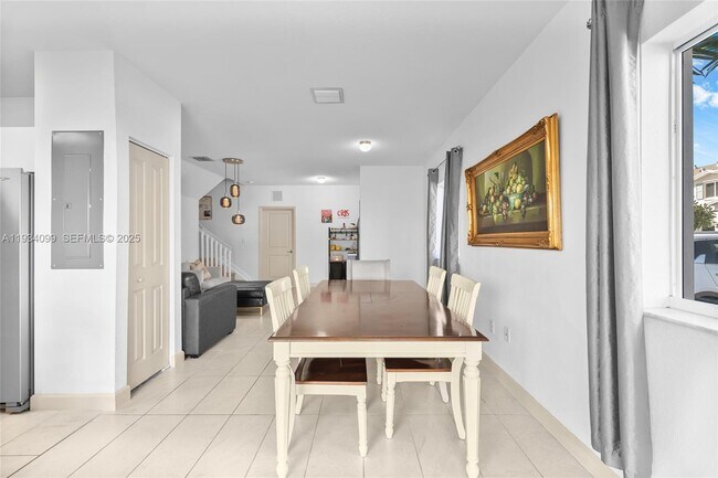 Building Photo - 1270 NW 3rd Ln