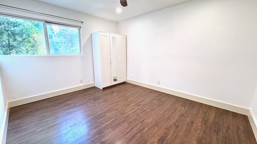 2nd bedroom - 2821 1/2 S Sycamore Ave