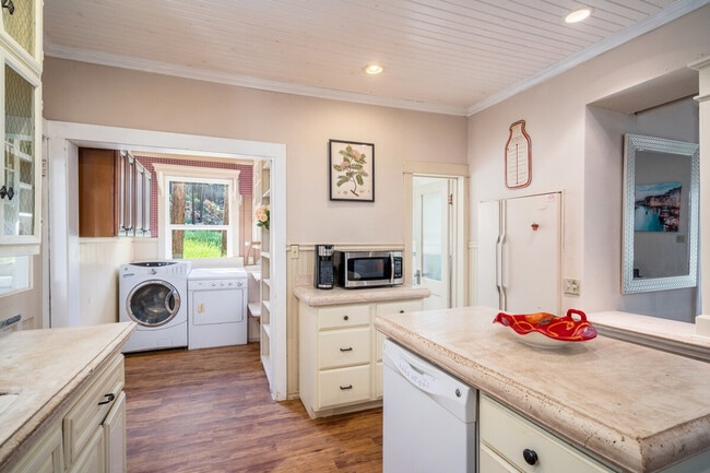 Building Photo - 4955 Hidden Hollow Rd