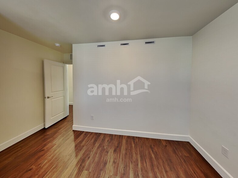 Building Photo - 7500 S Via Bombachas