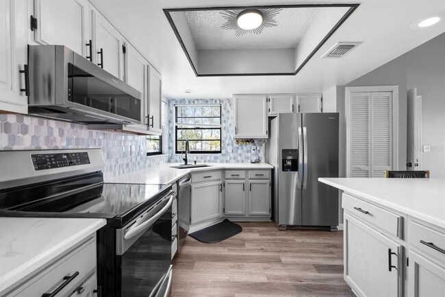 Building Photo - 609 Lively Dr