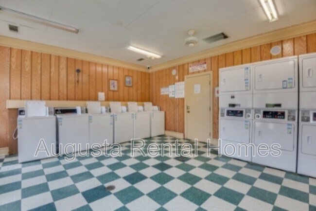 Building Photo - 2515 Ctr W Pkwy