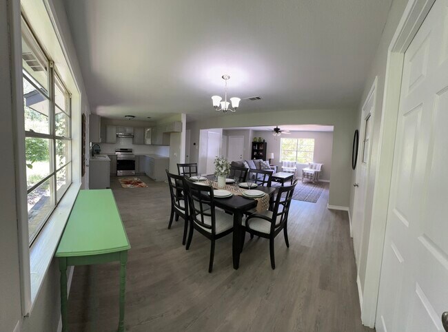 Dining - 100 Shady Oaks Dr