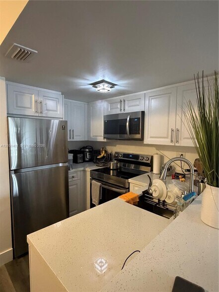 Building Photo - 675 NW 85th Ct