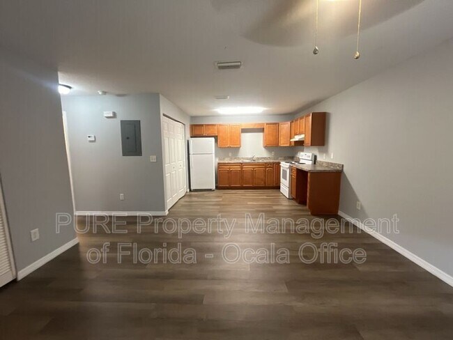 Building Photo - 3650 NE 41st St