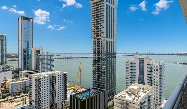 Building Photo - 2150 N Bayshore Dr
