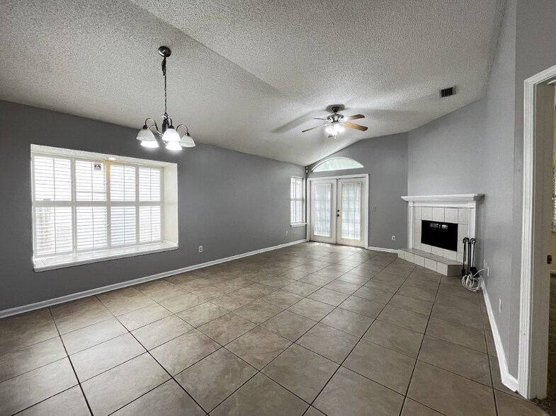 Building Photo - 1159 Radis Pl