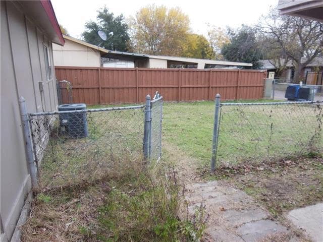 Building Photo - 902 Wandering Way Dr