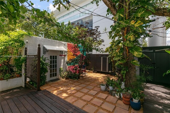 Building Photo - 18 NE 42nd St