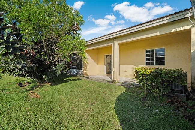 Building Photo - 3393 NE 11th Dr