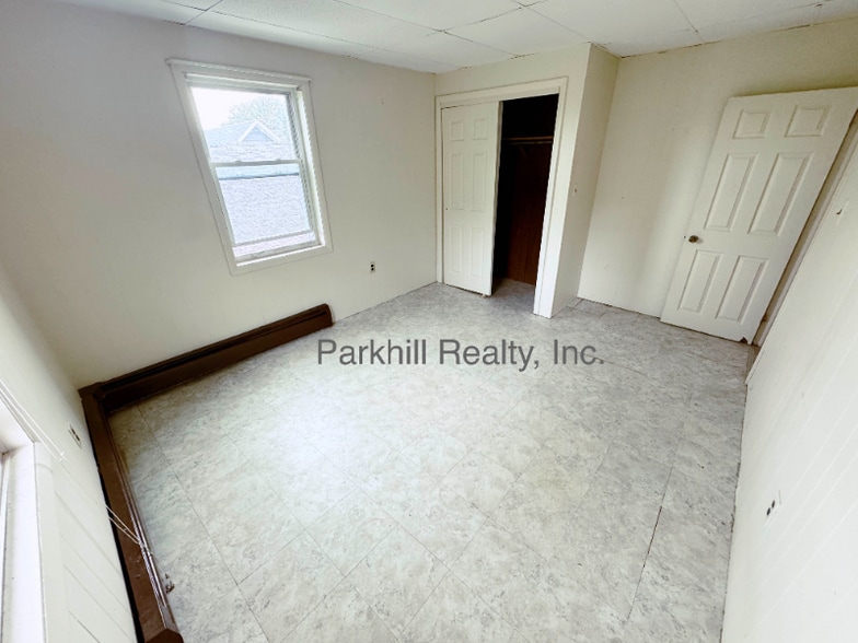 Building Photo - 2462 N Delaware Dr