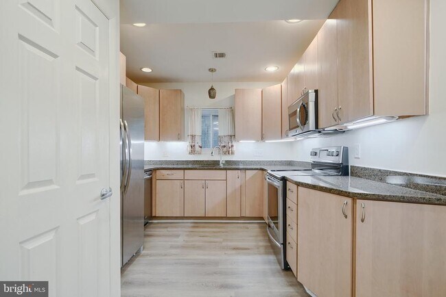 Building Photo - 1018 Booth St