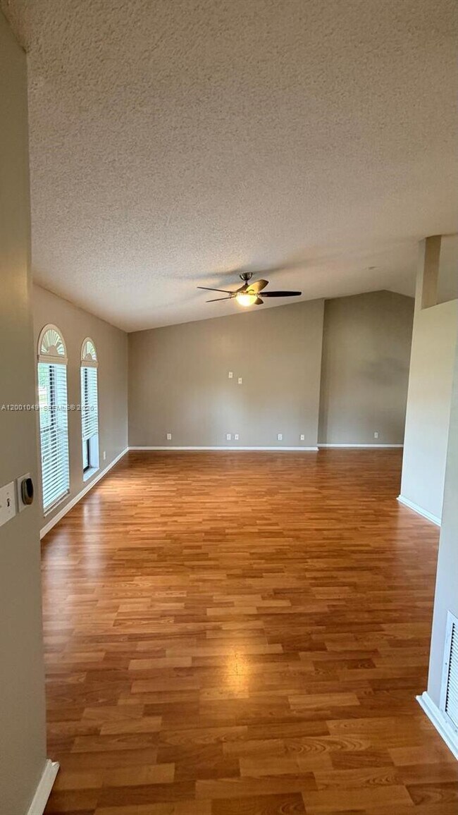 Building Photo - 11540 NW 27th Ct