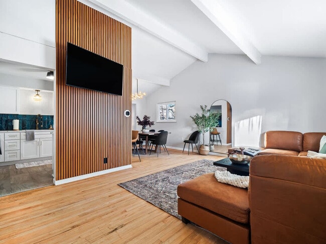 Building Photo - 670 Treeside Dr