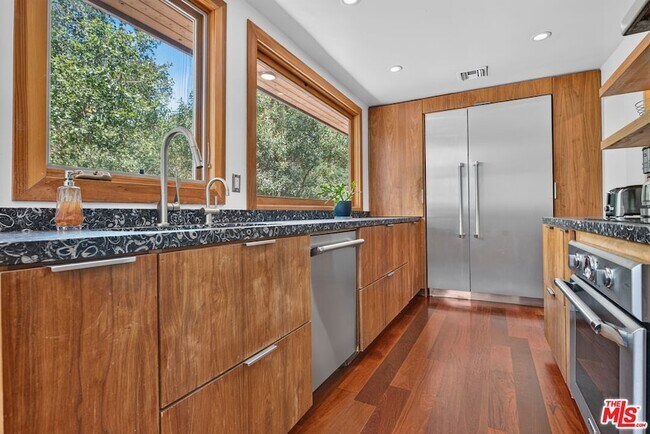 Building Photo - 1738 Topanga Skyline Dr