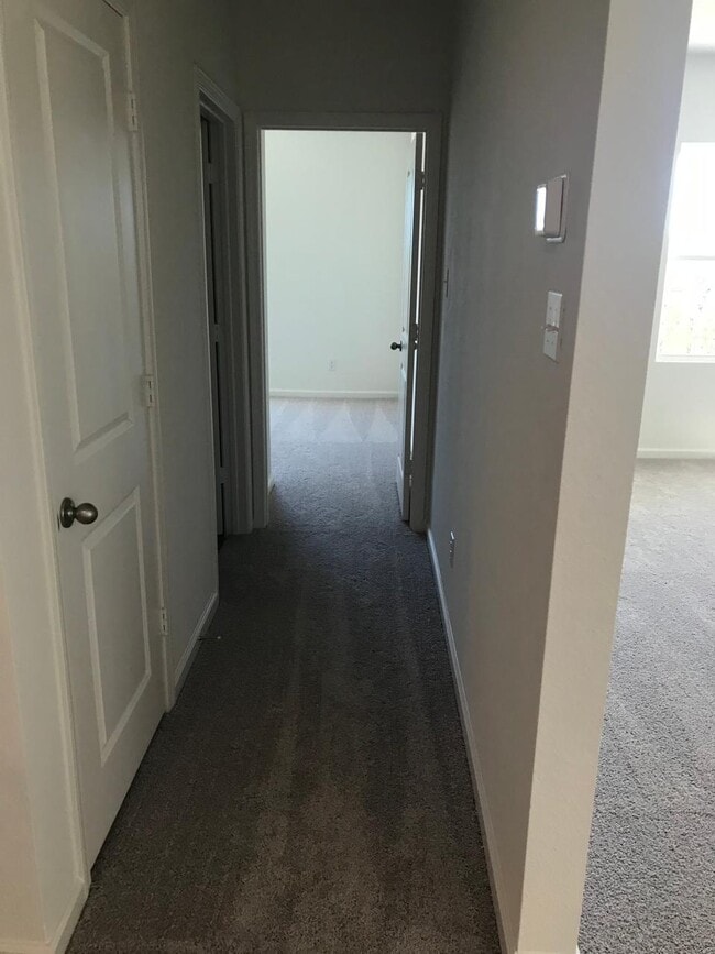 Building Photo - 100 Connecticut Ct