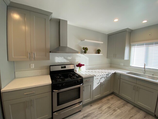 Kitchen - 1707 Barry Ave