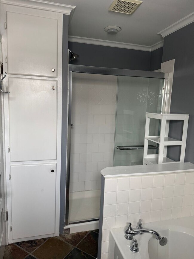 Building Photo - 3 Bedroom 1.5 Bath Single Family Home - Upper Arlington Schools