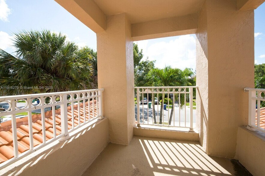 Building Photo - 15711 SW 53rd Ct