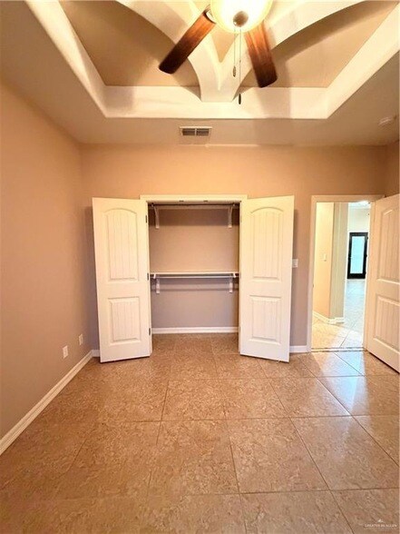 Building Photo - 1501 Granada Cir