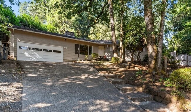 Building Photo - 610 Spencer Ct