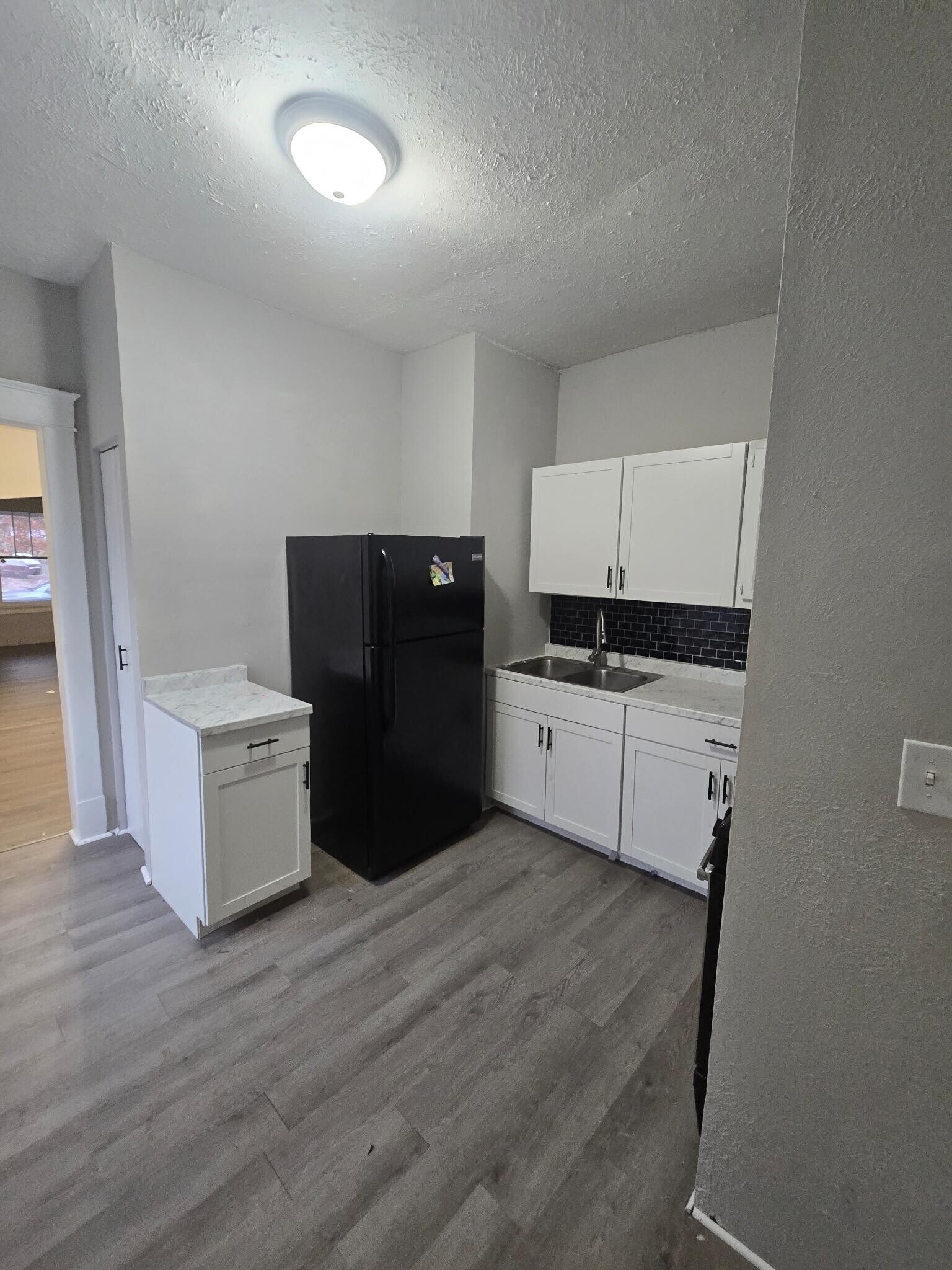 Building Photo - 2358 Putnam St