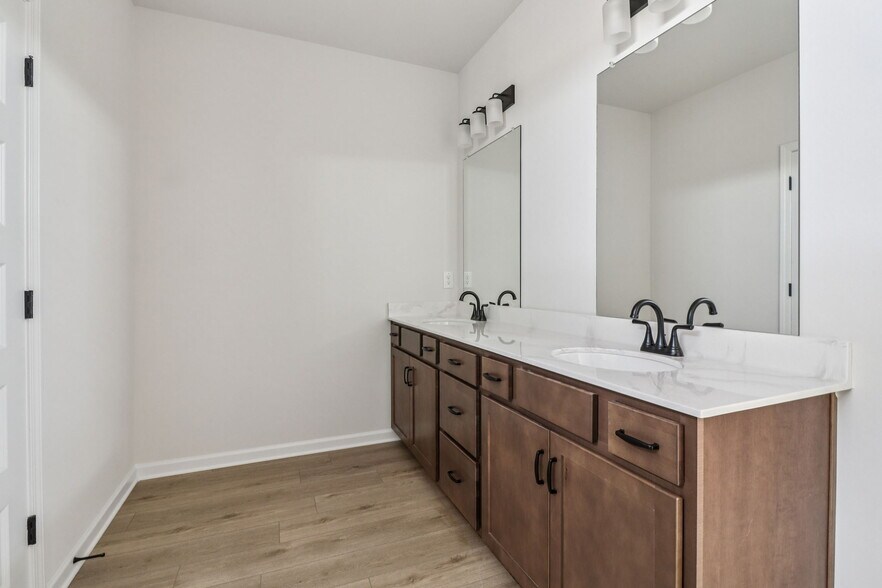 Building Photo - 708 Shetland Trl