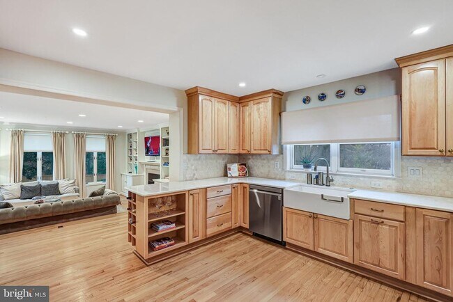 Building Photo - 1504 Wake Forest Dr