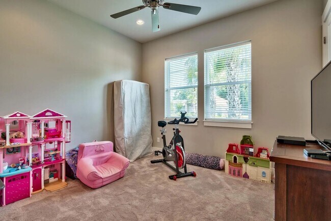 Building Photo - 989 Forest Shore Dr
