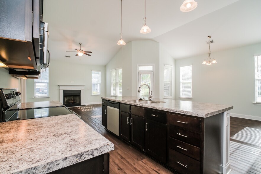 Building Photo - 49 Highland Forest Cir