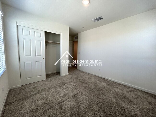 Building Photo - Beautiful Newer Folsom 4bd/2.5ba in Gated Community!