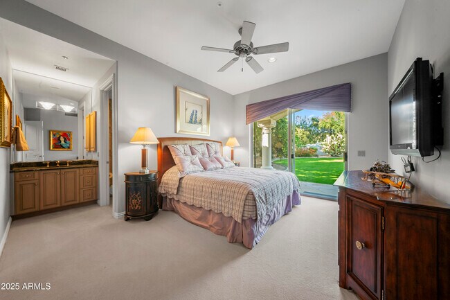 Building Photo - 8350 E Via Del Sol Dr