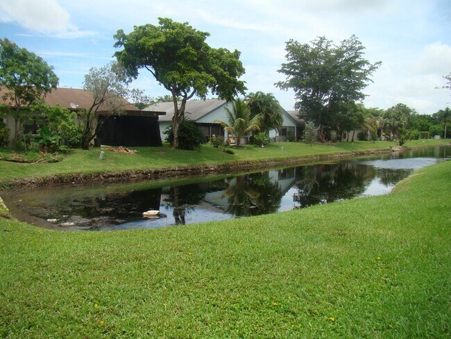 Building Photo - Spacious 1/1 in a great location! Call for...