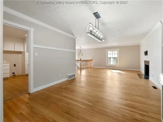 Building Photo - 1501 Knob Rd