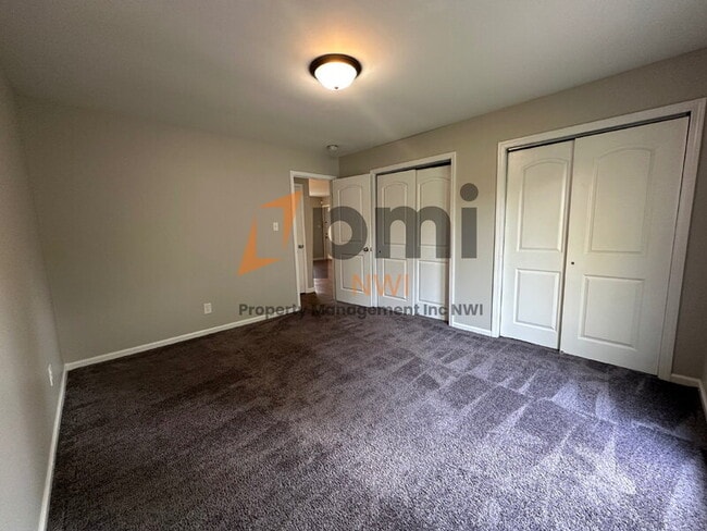 Building Photo - 5831 Creekview Ct W