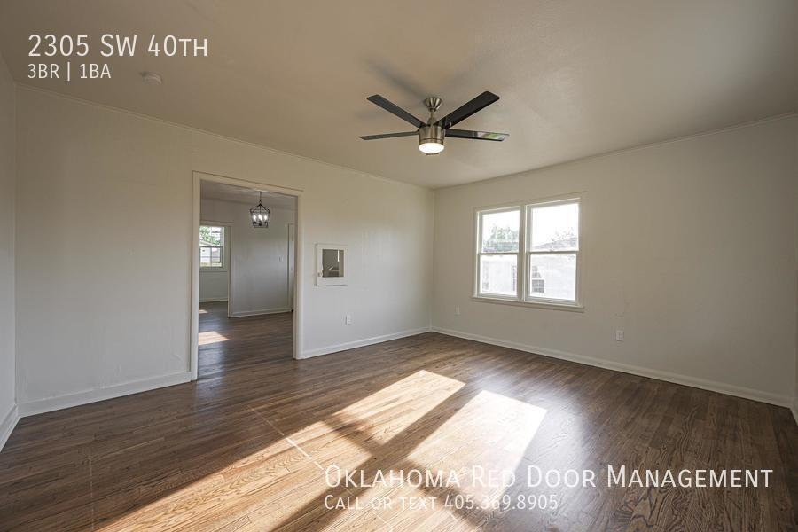 Building Photo - 2305 SW 40th St