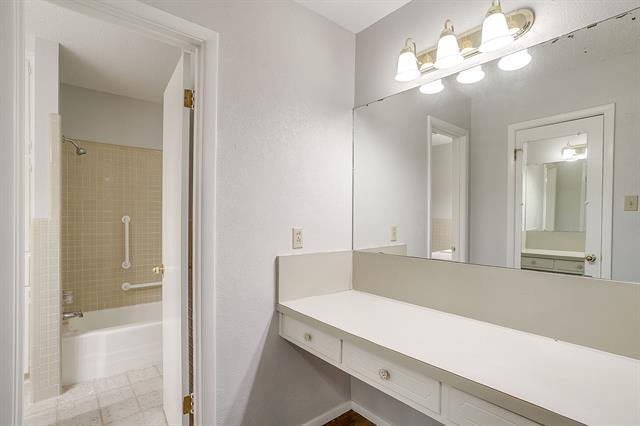 Building Photo - 1225 Crestwood Dr