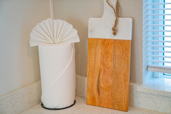 Building Photo - 6606 W Paradise Ln