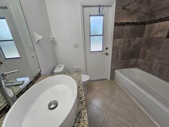 Building Photo - 3215 SE Pinto St