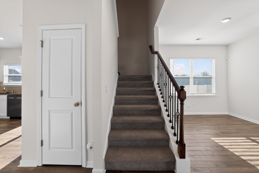 Building Photo - 105 Silicon Dr