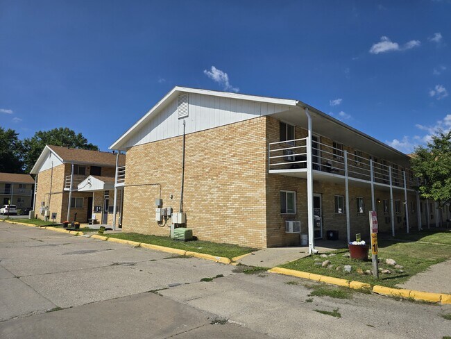 Building Photo - 701 E Pennington St