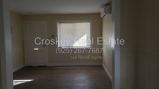 Building Photo - 332 W Tregallas Rd