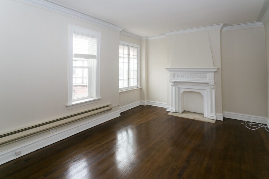 Building Photo - 918 Green Bay